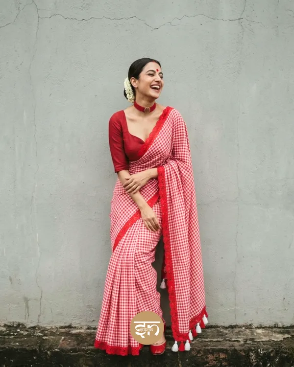 Feather_Loom_Threads:_Red_Pure_Mul_Cotton_Gingham_Saree_with_Lace_Border