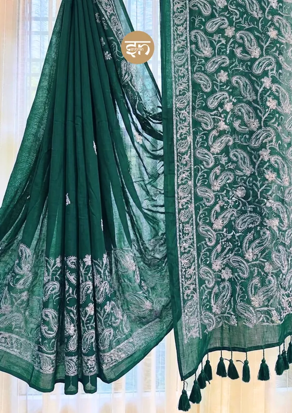 Khwaab_Buney_Hue:_Bottle_Green_Elegant_Mul_Cotton_Saree_with_Delicate_Chikankari_Work