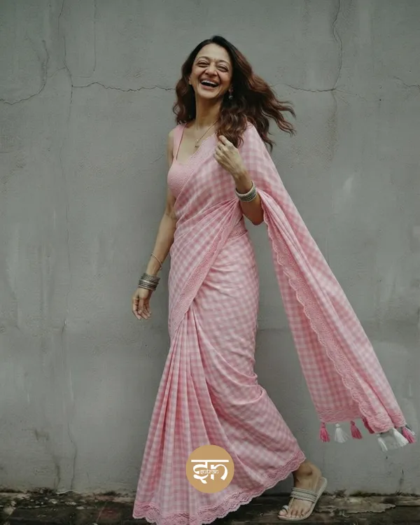 Feather_Loom_Threads:_Gingham_Baby_Pink_Mul_Cotton_Saree_For_Women