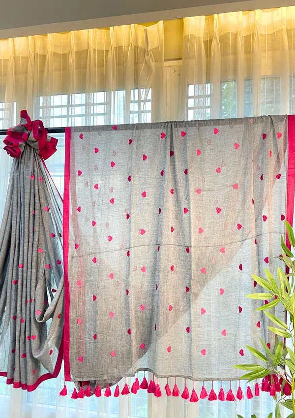 Dil_Dhadakne_Do:_Grey_&_Pink_Mul_Cotton_Saree_With_Embroidery_Work_For_Women