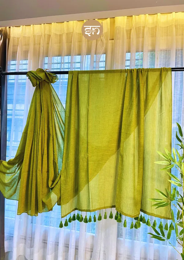 Bare_Elegance:_Olive_Green_Mul_Cotton_Saree_For_Women