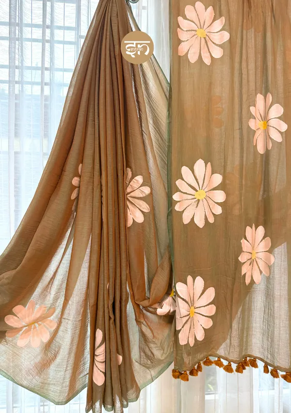 Daily_Daisy:_Brown_&_White_Dual-Tone_Mul_Cotton_Saree_With_Hand-Painted_Work_For_Women