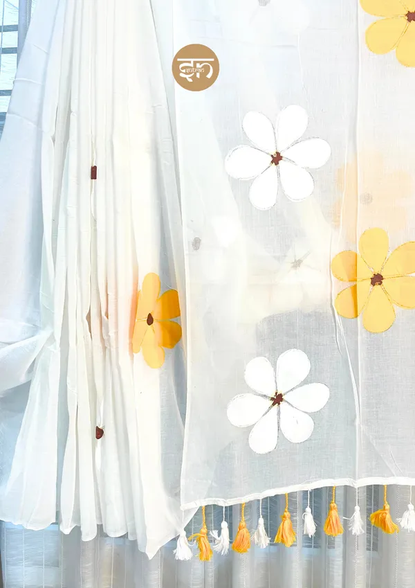 Ever_Blooming:_White_&_Yellow_Mul_Cotton_Saree_With_Hand-Painted_Work_For_Women