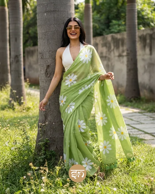 Daily_Daisy:_Green_&_White_Mul_Cotton_Saree_With_Hand-Painted_Work_For_Women