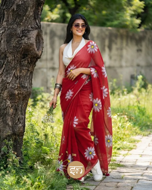 Daily_Daisy:_Red_&_White_Mul_Cotton_Saree_With_Hand-Painted_Work_For_Women