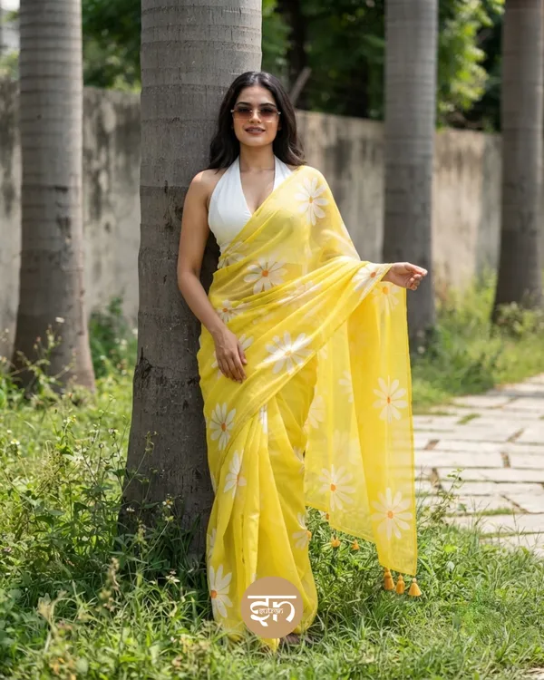 Daily_Daisy:_Yellow_&_White_Mul_Cotton_Saree_With_Hand-Painted_Work_For_Women