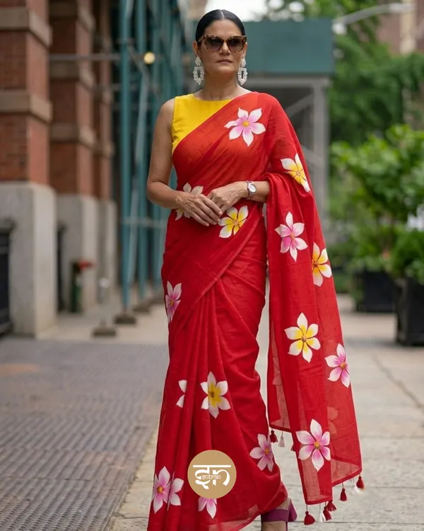 Ever_Blooming:_Red_Mul_Cotton_Saree_With_Hand-Painted_Work_For_Women