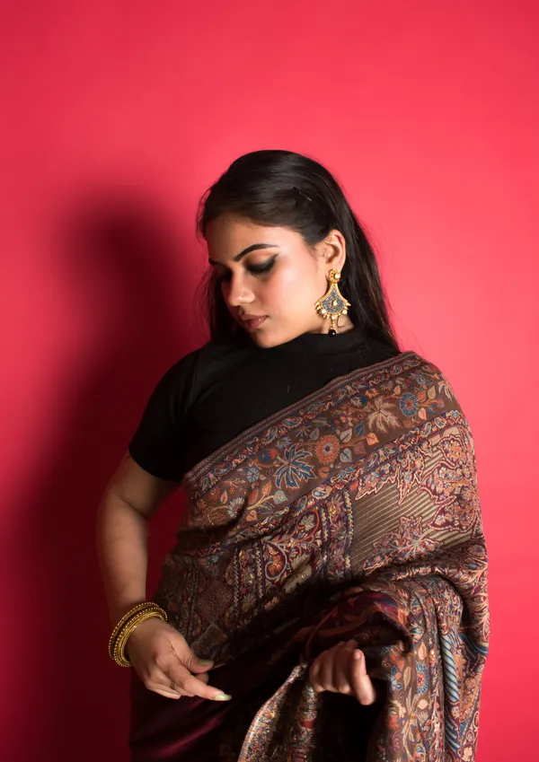 Rani_Rogue:_Earthy_mulberry_silk_saree_with_vibrant_maple_chinar_weave_motifs