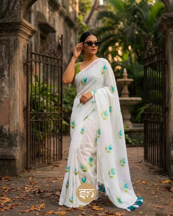 Rang_Rang_Mein:_White_&_Green_Mul_Cotton_Saree_With_Hand-Painted_Work_For_Women