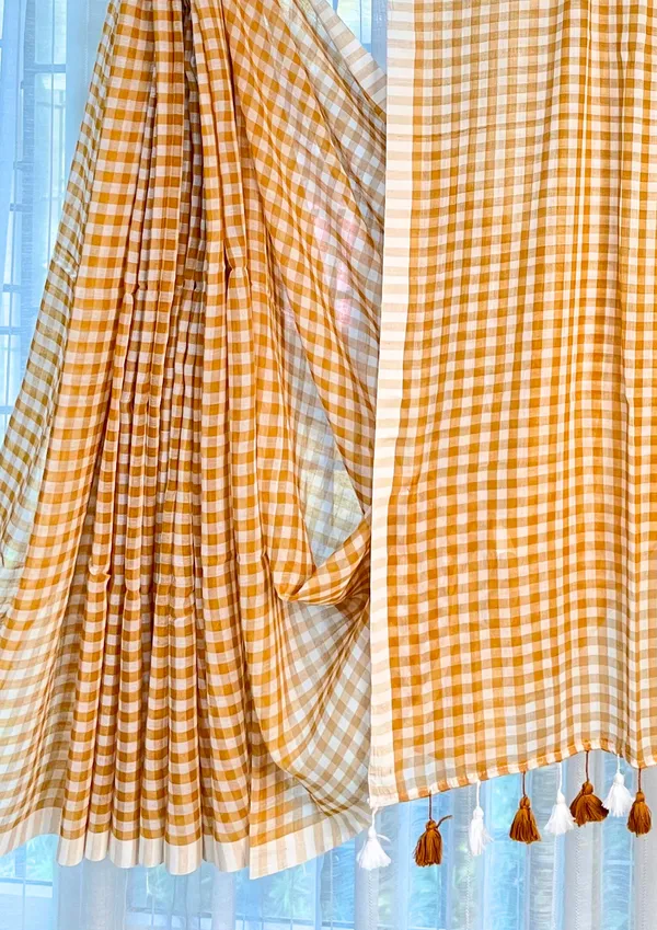 Loom_Threads:_Rust_&_White_Mul_Cotton_Saree_For_Women