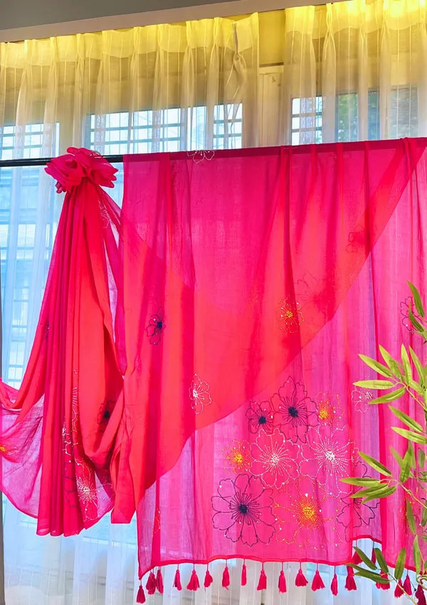 Tane-Bane_Ki_Ragini:_Pink_Mul_Cotton_Saree_With_Kantha_Stitch_Work_For_Women