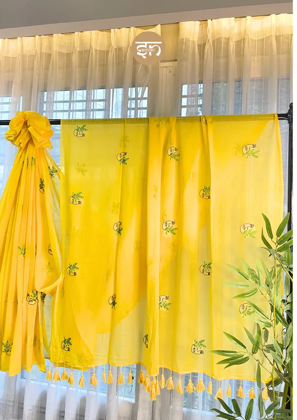 Hastakala:_Yellow_Mul_Cotton_Saree_With_Embroidery_Work_For_Women