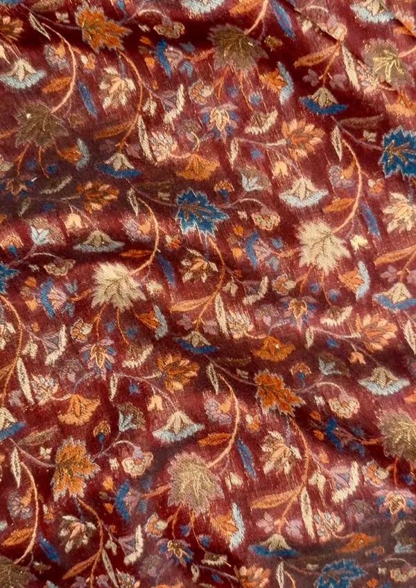 Rani_Rogue:_Earthy_mulberry_silk_saree_with_vibrant_maple_chinar_weave_motifs