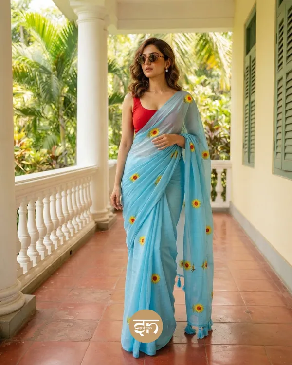 Sooraj_Ki_Bahoon_Mein:_Sky_Blue_Pure_Mul_Cotton_Saree_with_Beautiful_Sunflower_Embroidery_Work