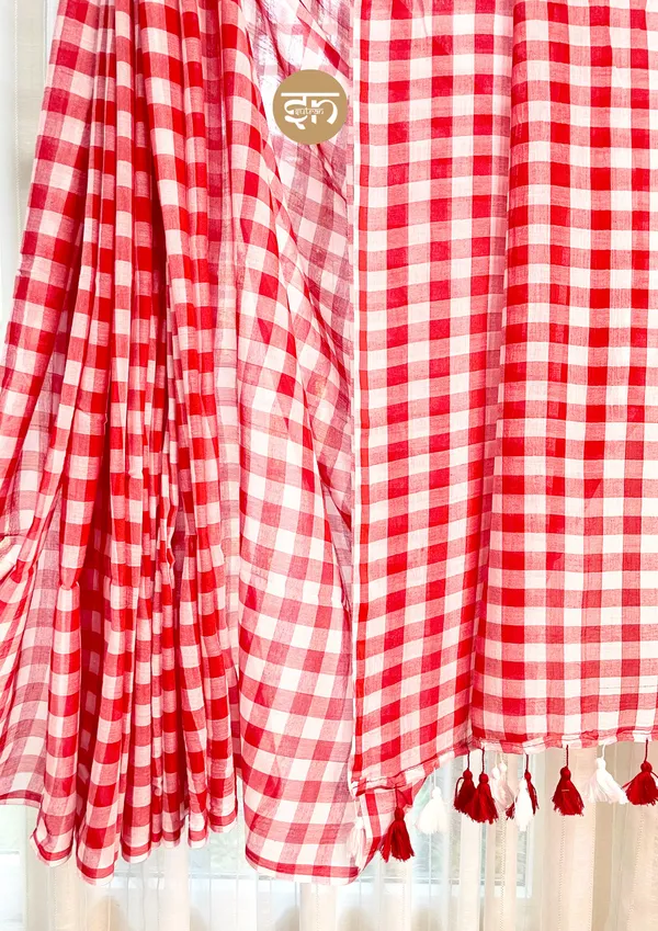 Loom_Threads:_Red_&_White_Mul_Cotton_Saree_With_Gamcha_Work_For_Women