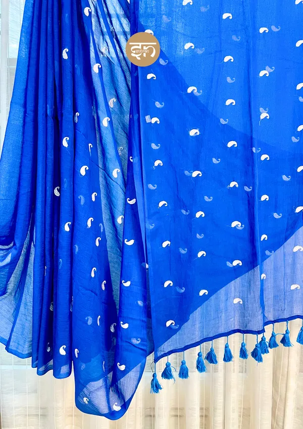 Kalakanjali:_Blue_&_White_Mul_Cotton_Saree_With_Embroidery_Work_For_Women