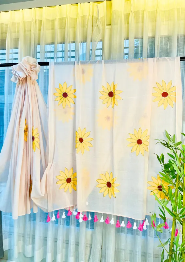 Glowy_Daisy:_White_&_Yellow_Mul_Cotton_Saree_With_Applique_&_Sequin_Work_For_Women