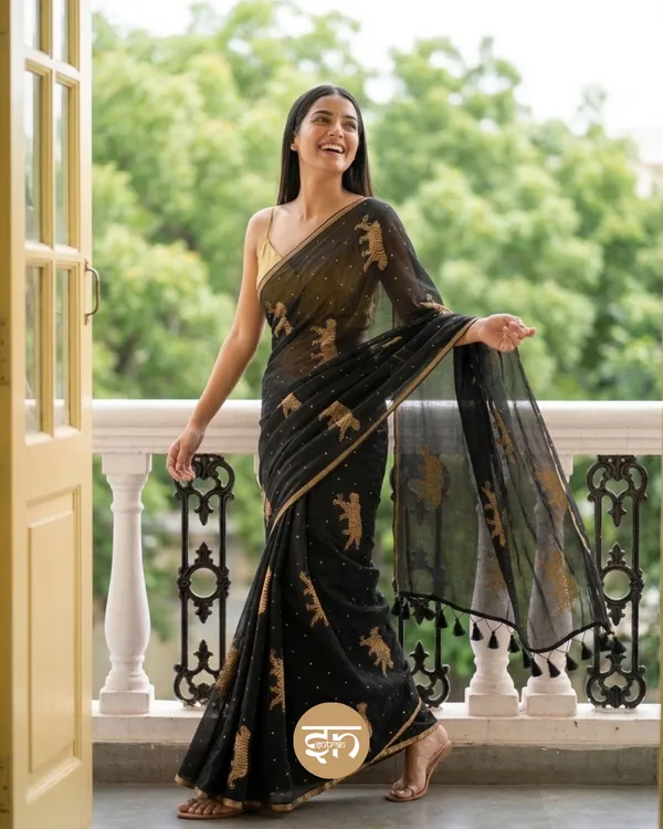 Swarna_Cheetah:_Black_Pure_Mul_Cotton_Saree_with_Delicate_Cheetah_Printed_Work