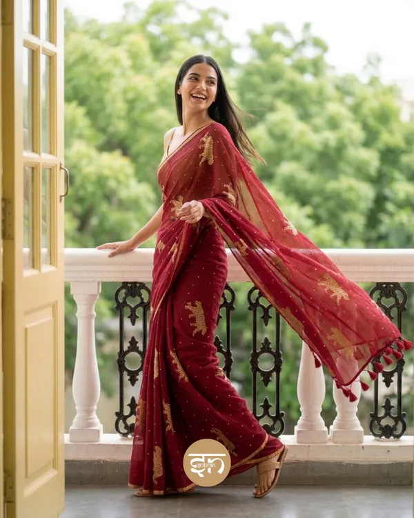 Swarna_Cheetah:_Maroon_Pure_Mul_Cotton_Saree_with_Delicate_Cheetah_Printed_Work