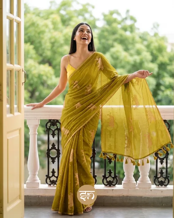 Swarna_Cheetah:_Olive_Green_Pure_Mul_Cotton_Saree_with_Delicate_Cheetah_Printed_Work