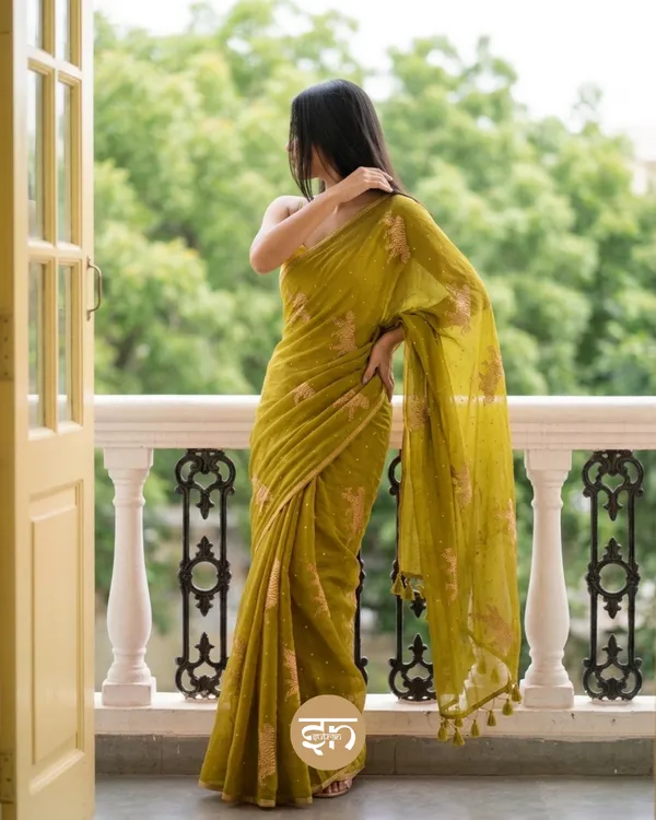 Swarna_Cheetah:_Olive_Green_Pure_Mul_Cotton_Saree_with_Delicate_Cheetah_Printed_Work