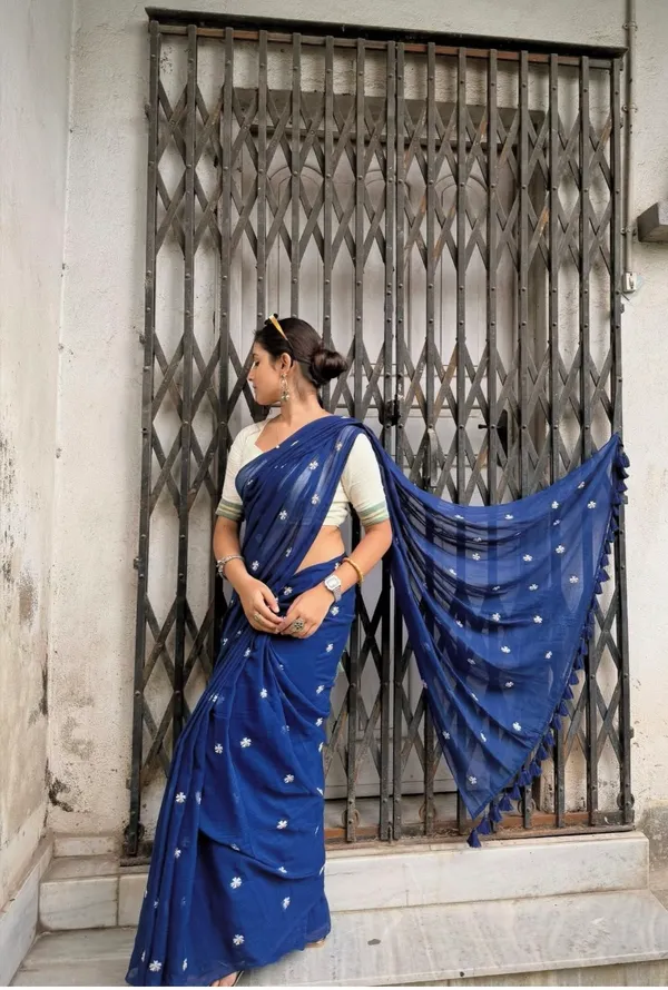 Truly_Shiuli:_Blue_Mul_Cotton_Saree_With_Embroidery_Work_For_Women