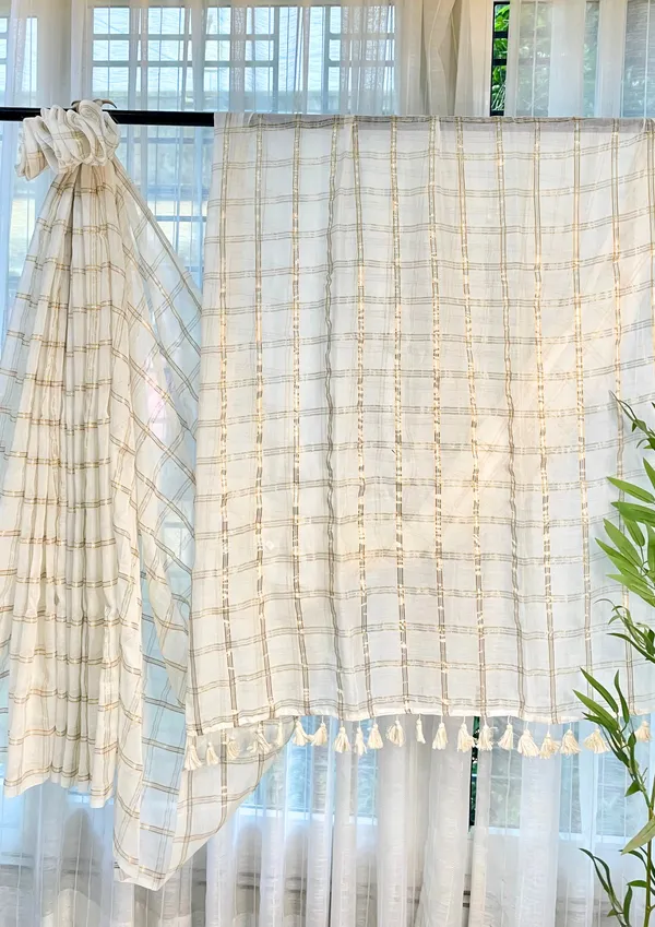 Zarisaaz:_White_&_Golden_Mul_Cotton_Sitar_Box_Saree_For_Women