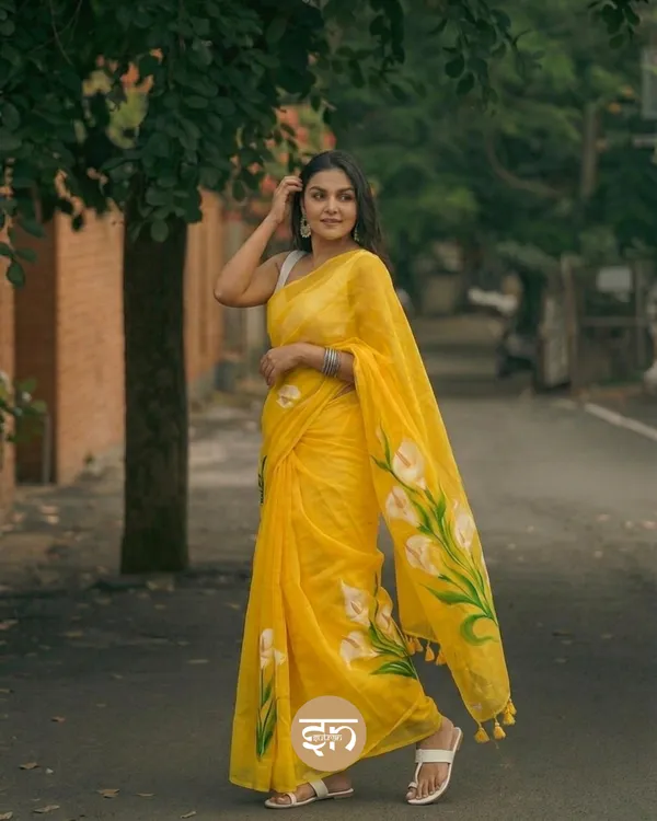 Ever_Blooming:_Yellow_&_White_Mul_Cotton_Saree_With_Hand-Painted_Work_For_Women