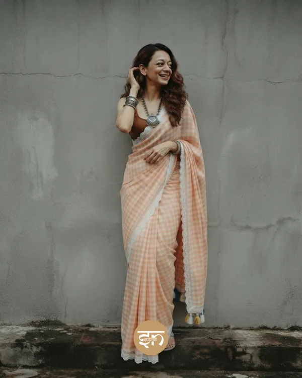 Feather_Loom_Threads:_Gingham_Peach_Mul_Cotton_Saree_For_Women