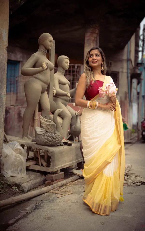 Anuragini:_White_&_Yellow_Mul_Cotton_Saree_For_Women