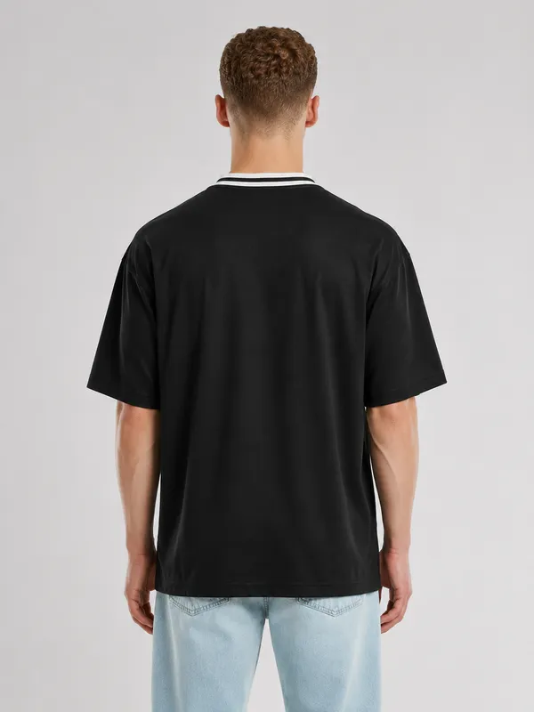 Brooklyn_Ny_V_Neck_T_Shirt_Black