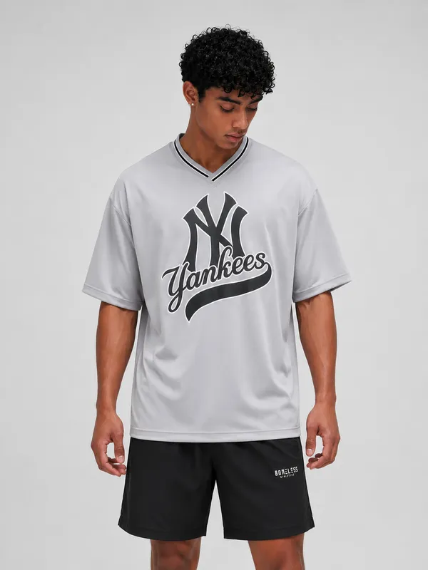Yankees_Casual_V_Neck_Tshirt_Gray