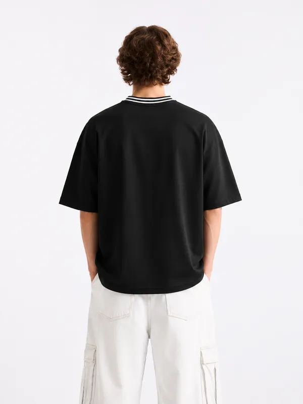 Black_Boston_V_Neck_Oversized_T_Shirt