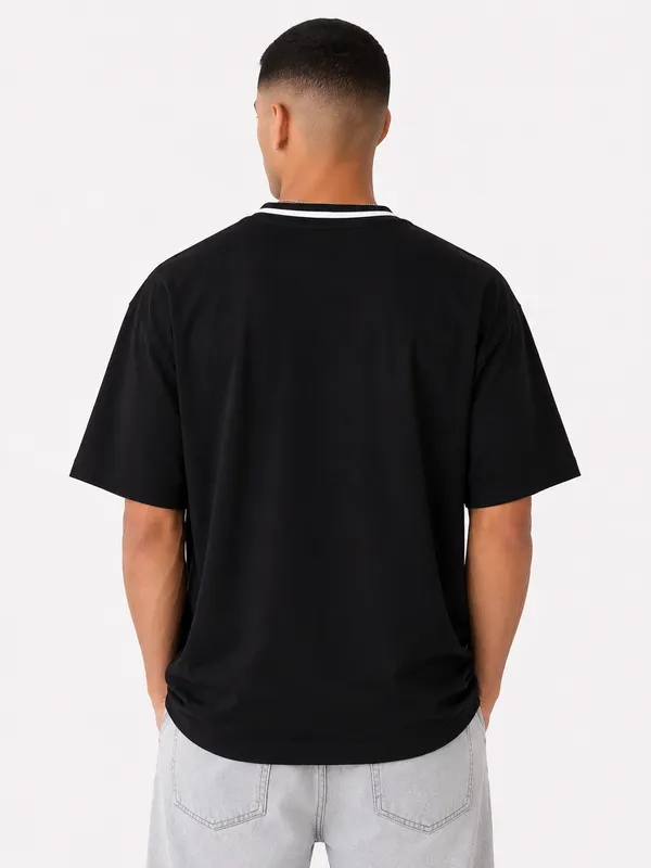 Classic_Chicago_Bull_V_Neck_T_Shirt_Black