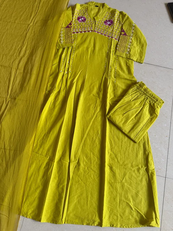 Mehndi_Green_Cotton_Embroidered_Anarkali_Kurta_Set_For_Women