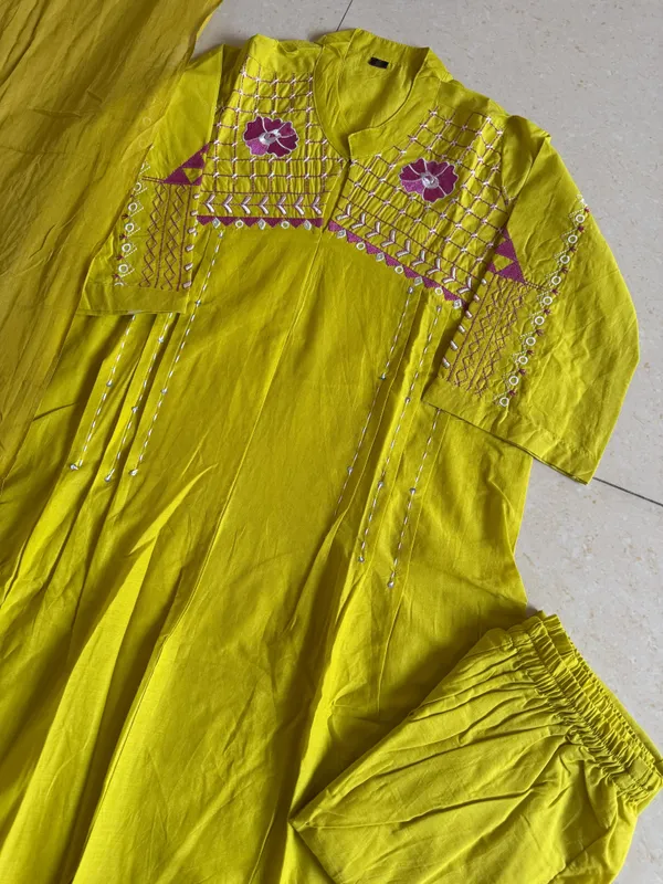 Mehndi_Green_Cotton_Embroidered_Anarkali_Kurta_Set_For_Women
