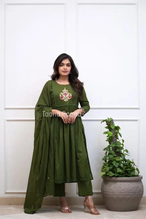 Green_Cotton_Embroidered_Anarkali_Kurta_Set_With_Dupatta_For_Women