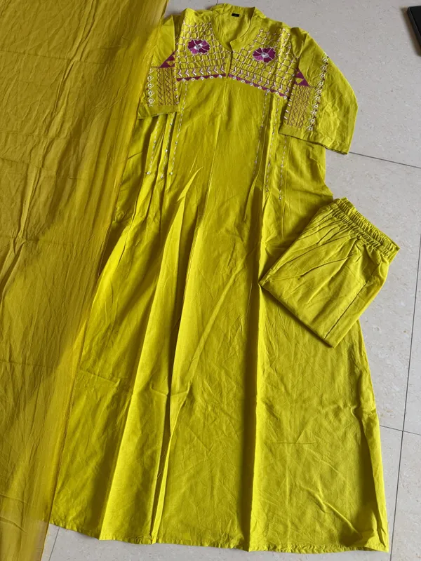 Mehndi_Green_Cotton_Embroidered_Anarkali_Kurta_Set_For_Women