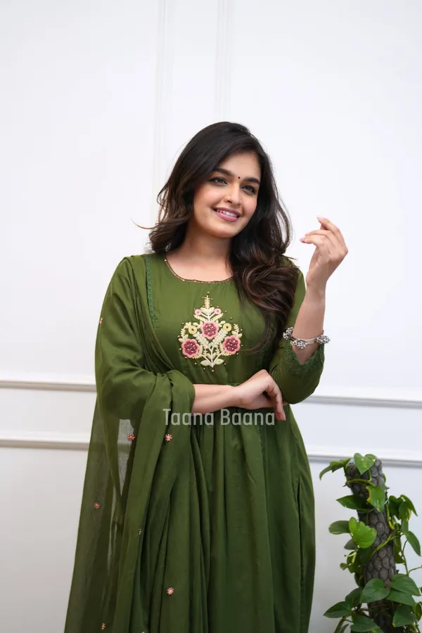 Green_Cotton_Embroidered_Anarkali_Kurta_Set_With_Dupatta_For_Women