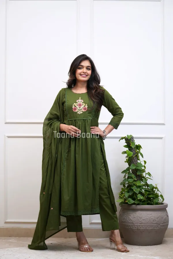 Green_Cotton_Embroidered_Anarkali_Kurta_Set_With_Dupatta_For_Women