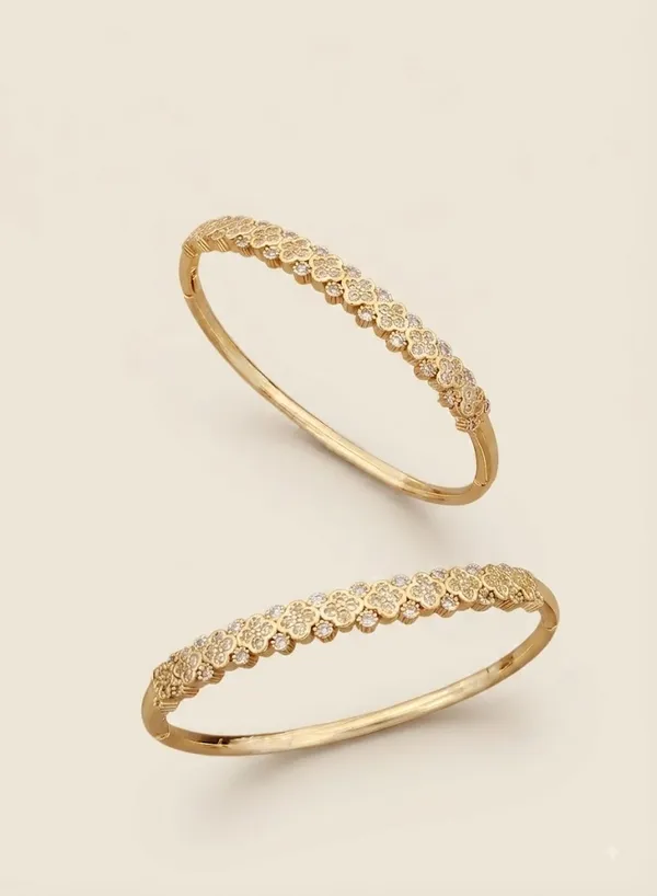 Gold_Steel_Floral_Pattern_Bangle_Bracelet_For_Women