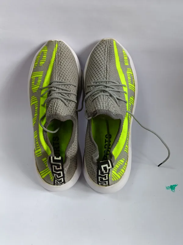 Grey_And_Neon_Yellow_Mesh_Lace-Up_Running_Shoes_For_Men