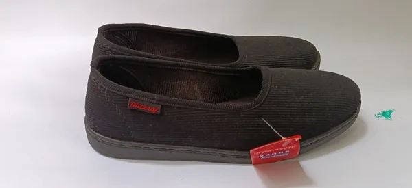 Black_Corduroy_Slip-On_Casual_Shoes_For_Women