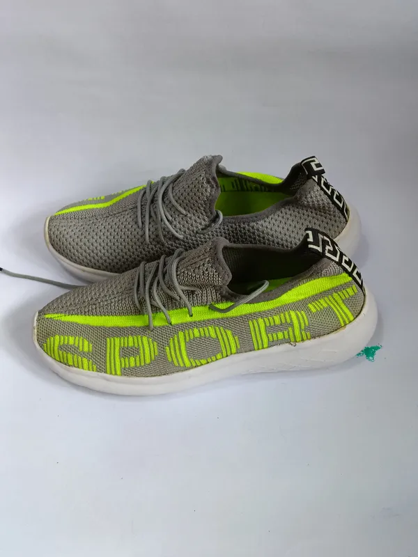 Grey_And_Neon_Yellow_Mesh_Lace-Up_Running_Shoes_For_Men
