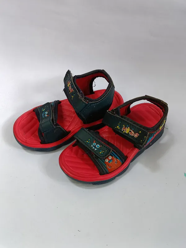 Black_And_Red_Synthetic_Velcro_Strap_Sports_Sandals_For_Kids
