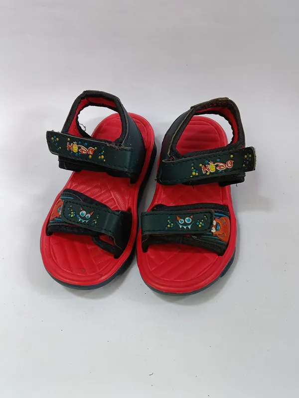 Black_And_Red_Synthetic_Velcro_Strap_Sports_Sandals_For_Kids