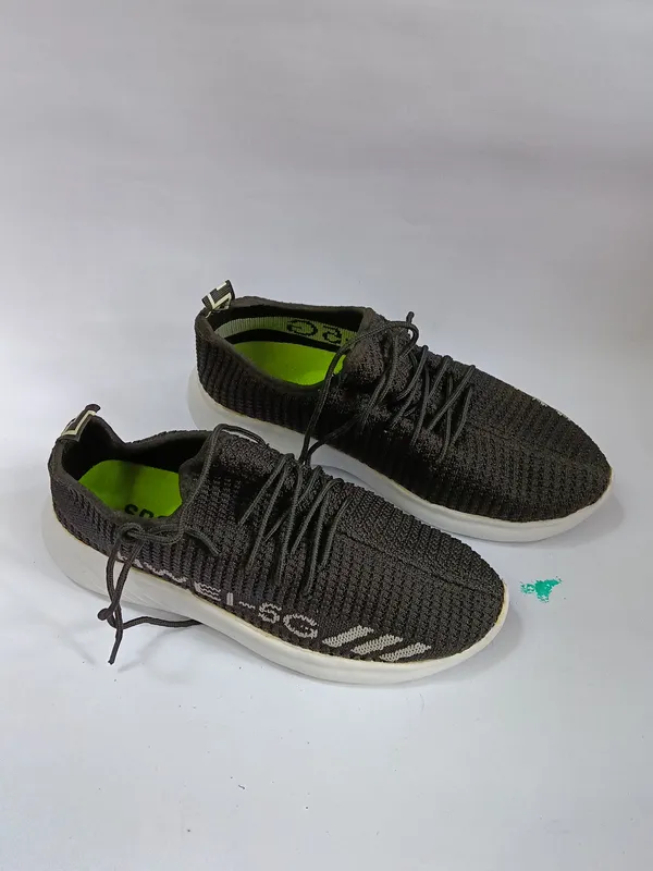 Black_Mesh_Knit_Slip-On_Sports_Shoes_For_Men