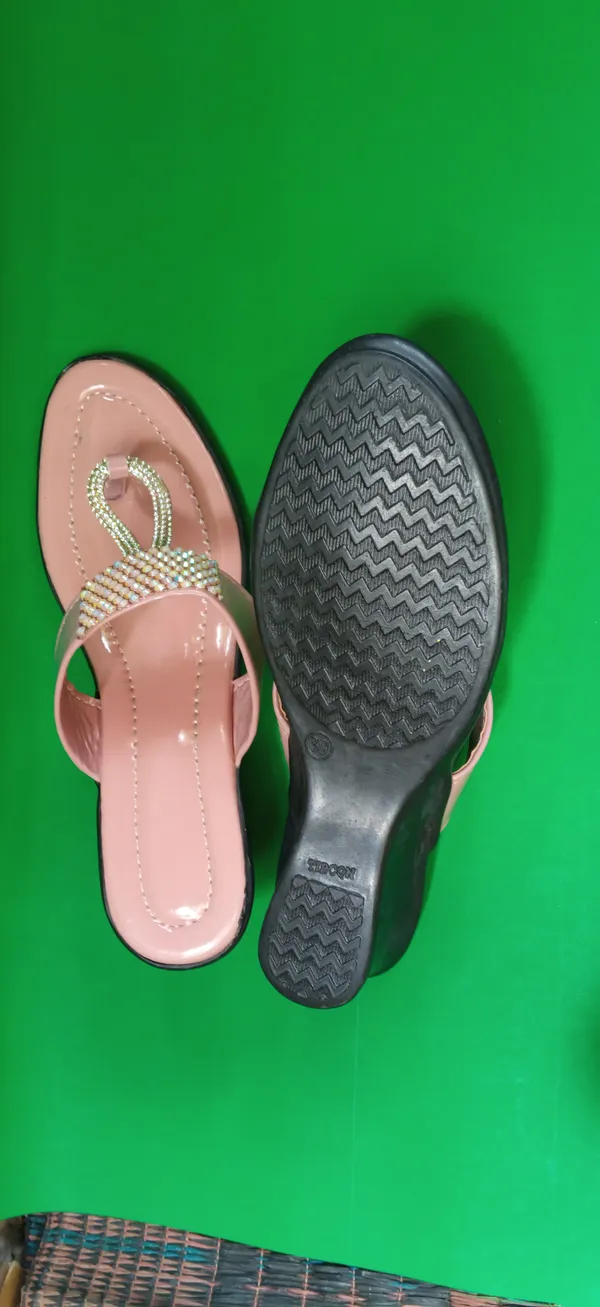 Pink_Patent_Leather_Rhinestone_Slip-On_Heel__Thong_Sandals_For_Women