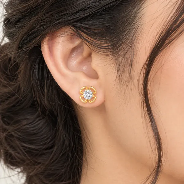 18K_Yellow_Gold_Diamond_Floral_Stud_Earrings