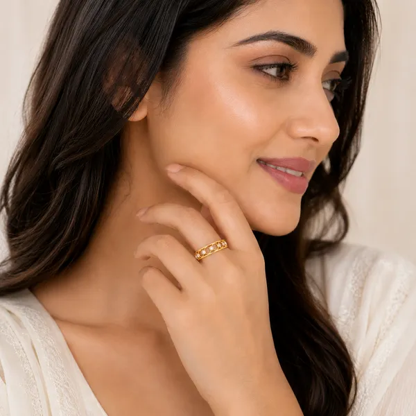 18K_Yellow_Gold_Natural_Diamond_Ring_–_5_Stone_Floral_Band